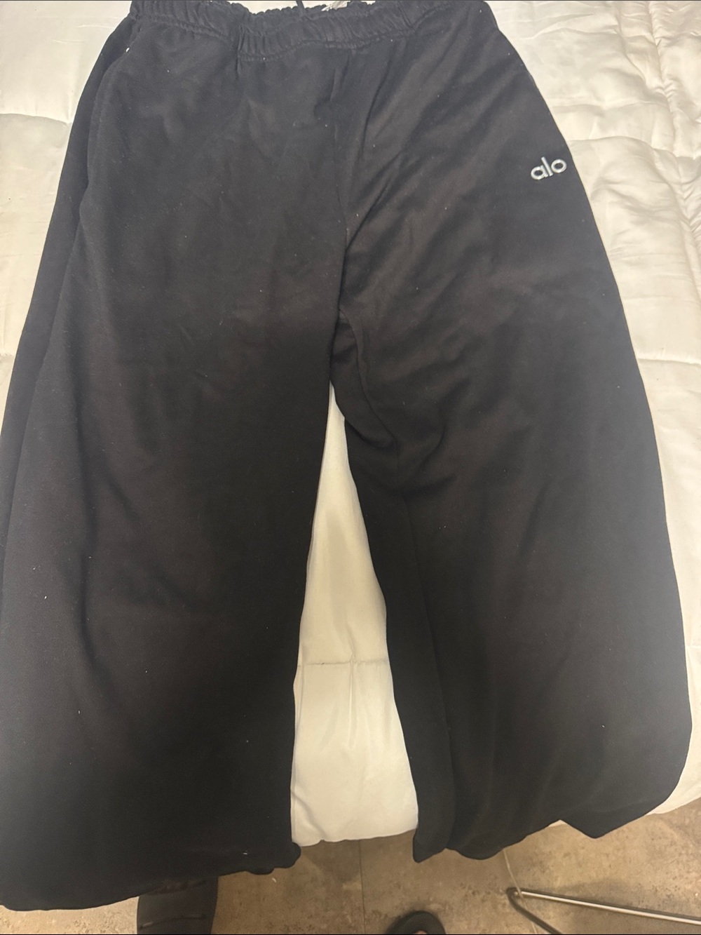 ALO Yoga Men Black Pull-On Joggers with Subtle Logo
